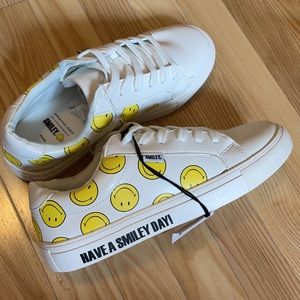 AE Smiley Sneakers NWT